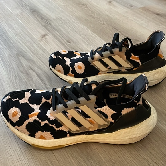 Adidas Marimekko UltraBoost, size 9 - Picture 3 of 8